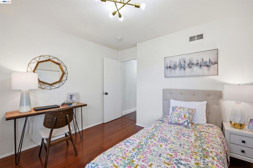 37658 Canterbury St Property Photo 5