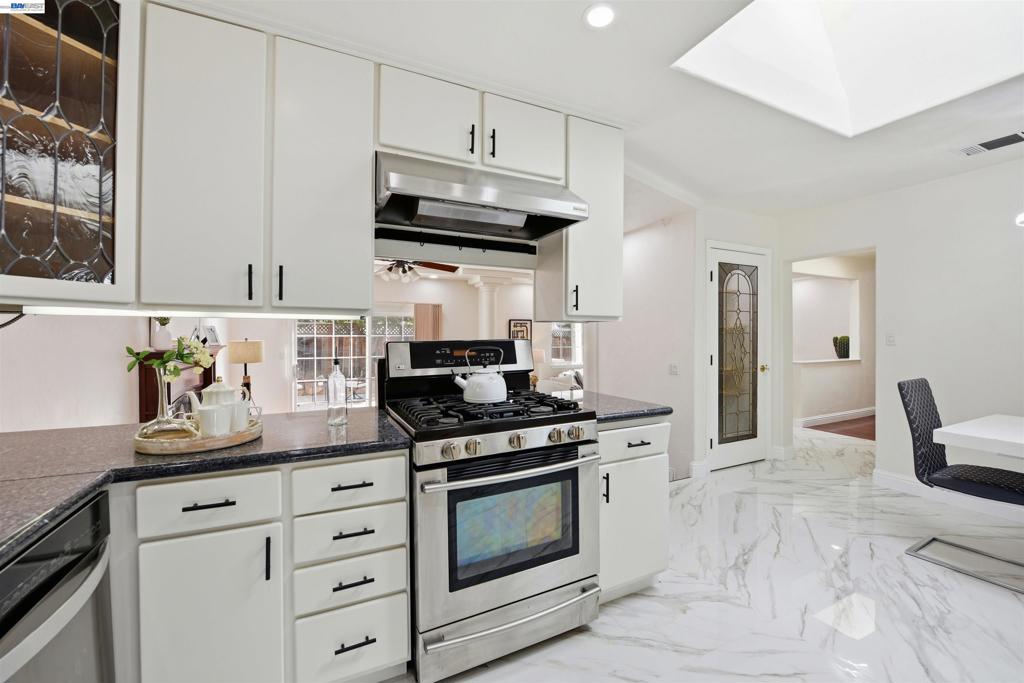37658 Canterbury St Property Photo 12