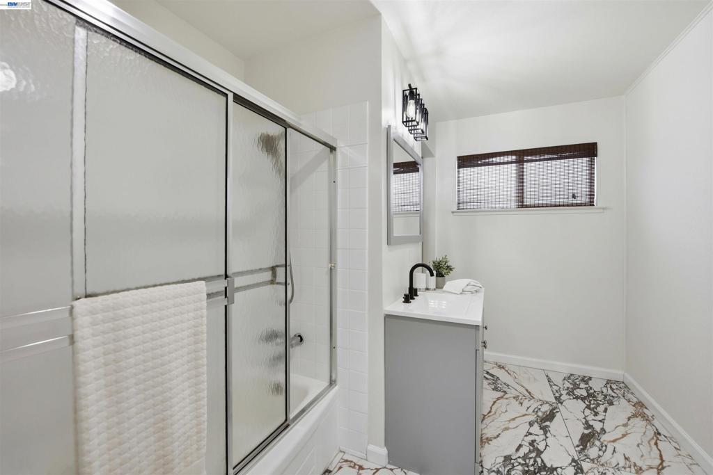 37658 Canterbury St Property Photo 24