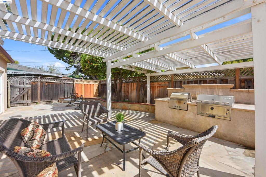 37658 Canterbury St Property Photo 30
