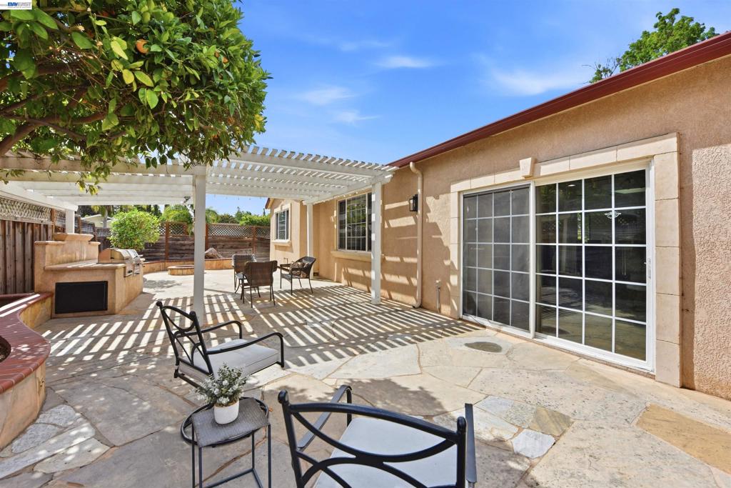 37658 Canterbury St Property Photo 32