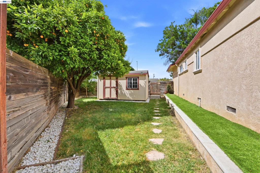 37658 Canterbury St Property Photo 33