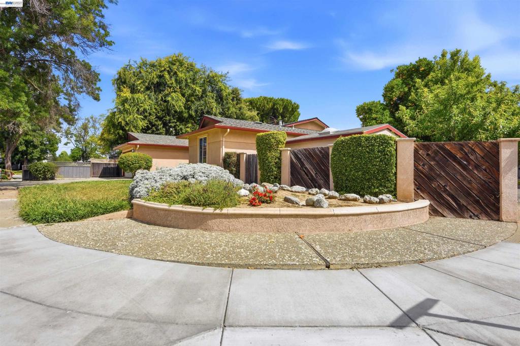 37658 Canterbury St Property Photo 38