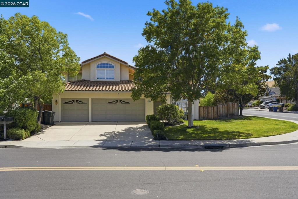 4700 Hunter Peak Ct Property Photo 4
