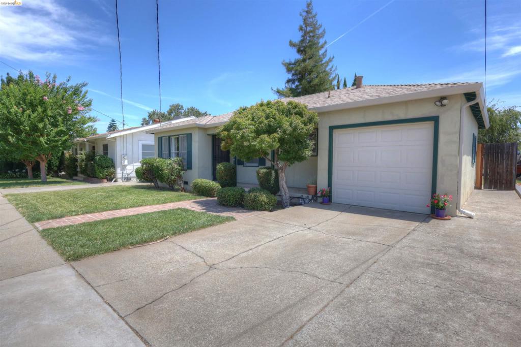 2745 D St Property Photo 4