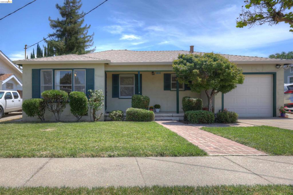 2745 D St Property Photo 5