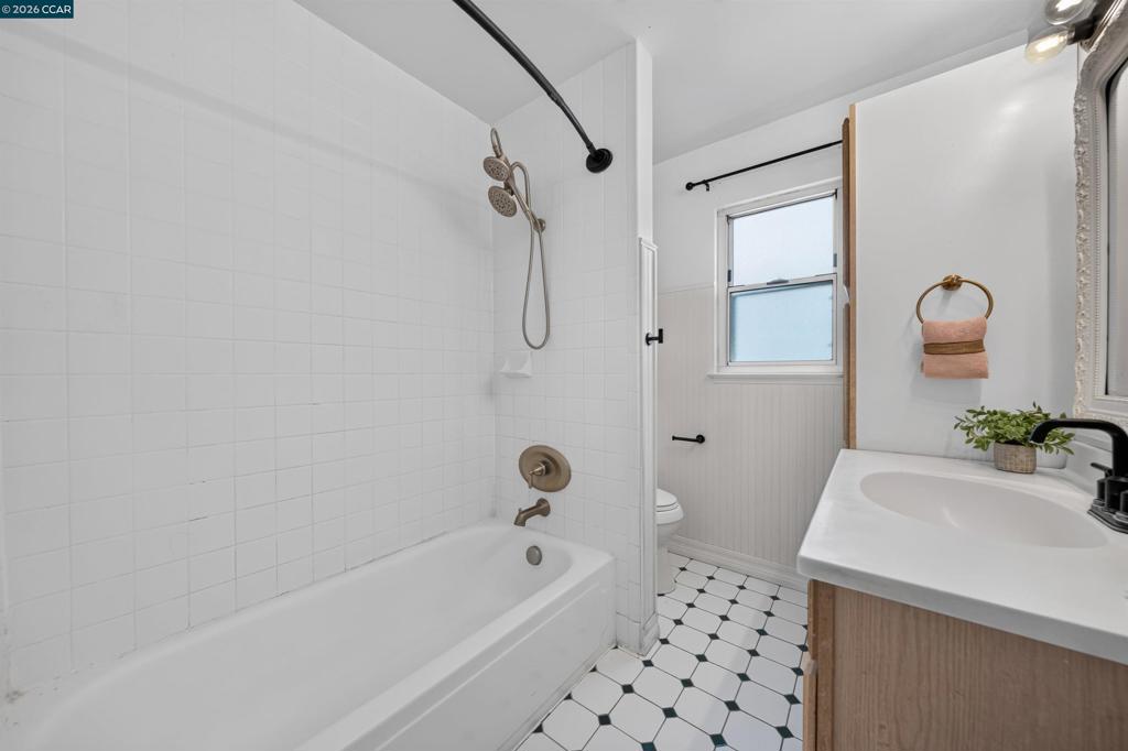 335 Scott St Property Photo 52