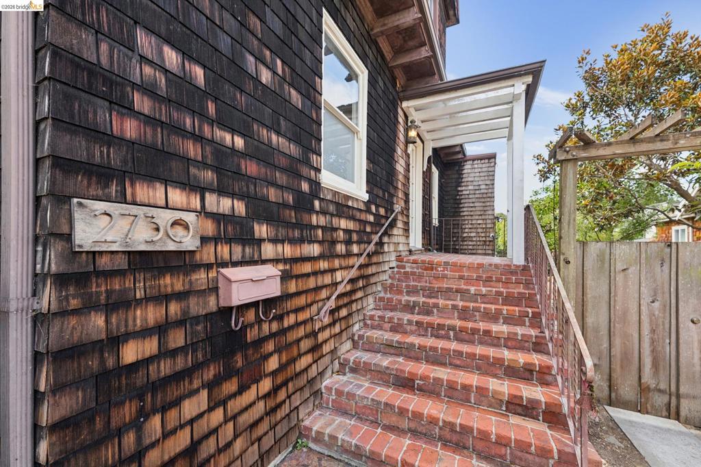 2730 Webster St Property Photo 4