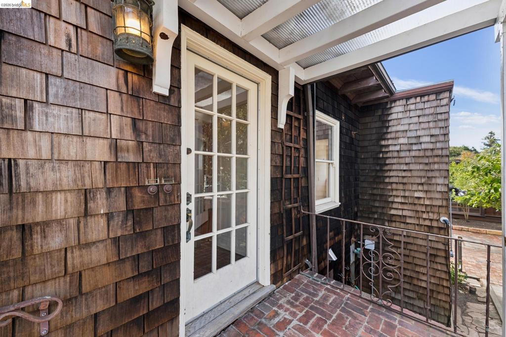 2730 Webster St Property Photo 5