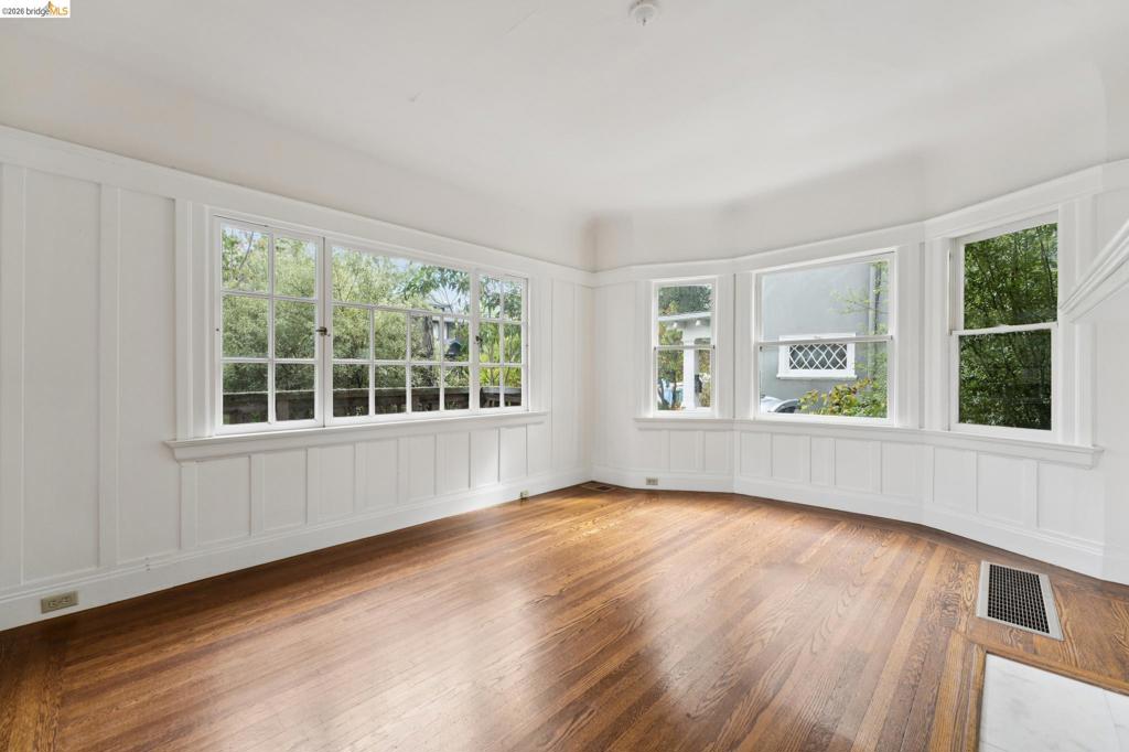 2730 Webster St Property Photo 14
