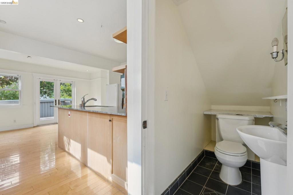 2730 Webster St Property Photo 16