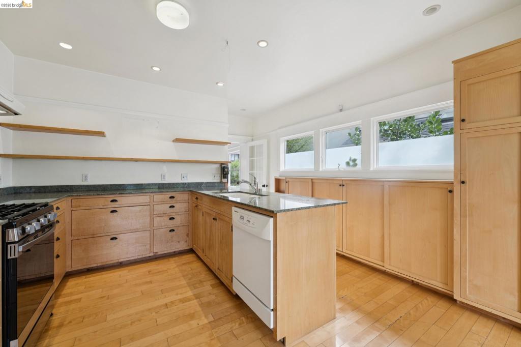 2730 Webster St Property Photo 18