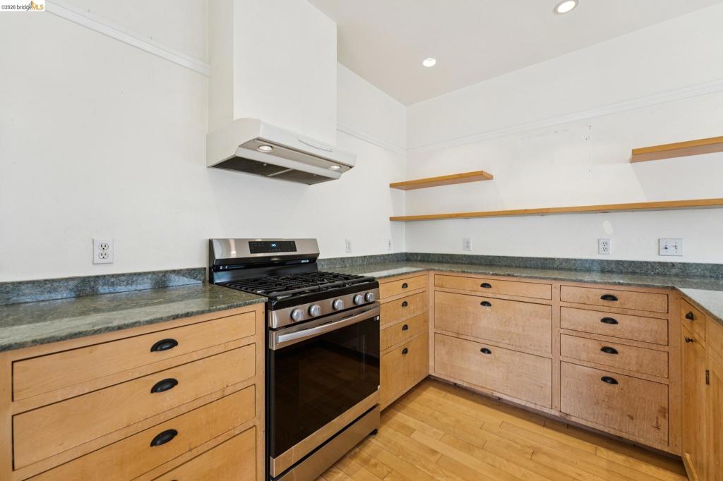 2730 Webster St Property Photo 19