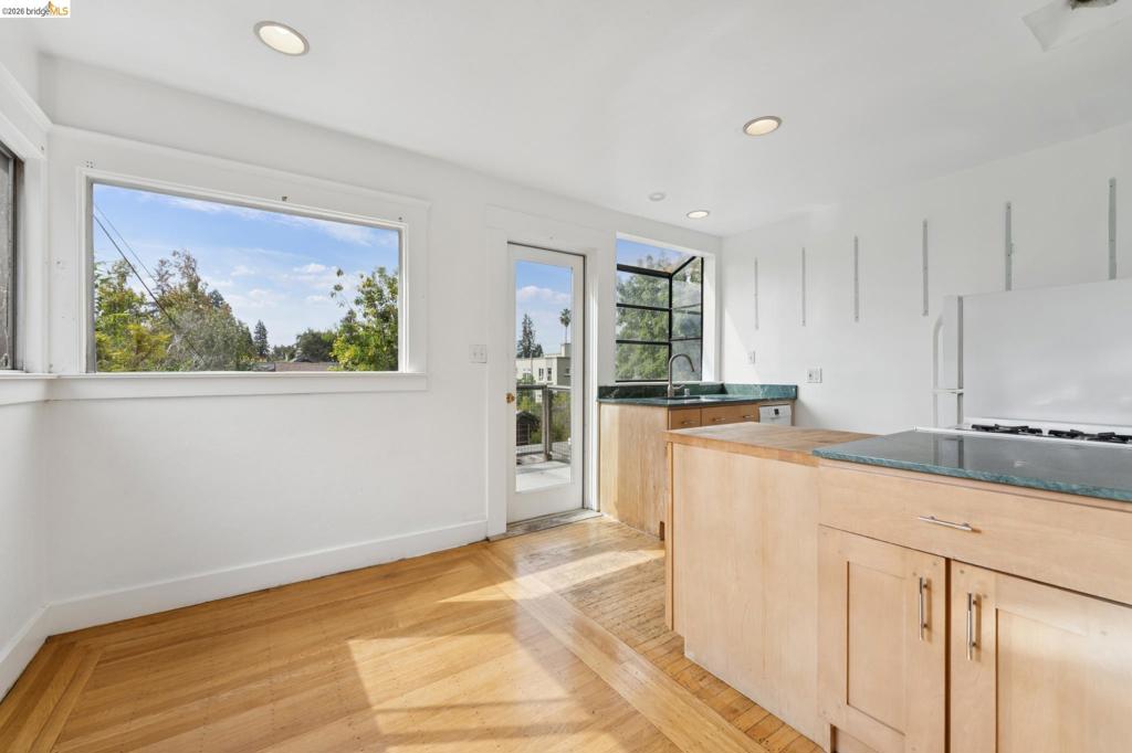 2730 Webster St Property Photo 35