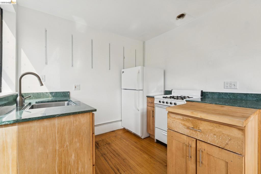 2730 Webster St Property Photo 37