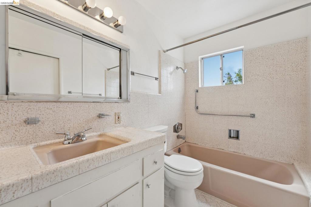 2730 Webster St Property Photo 48
