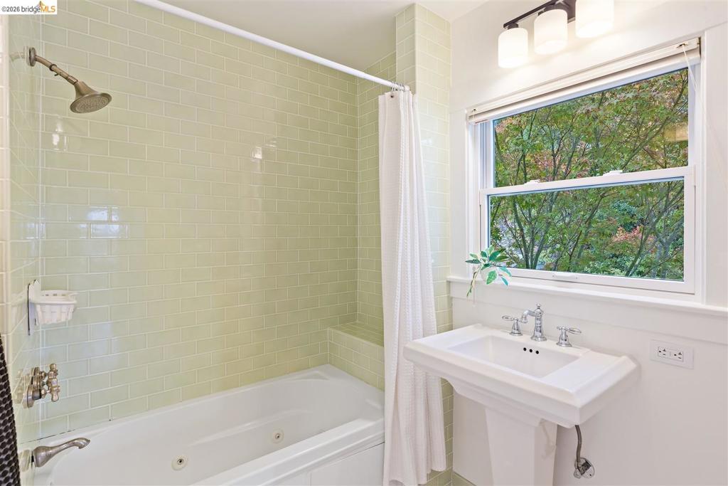 355 Arlington Ave Property Photo 50