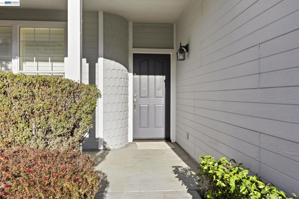 30898 Cambridge Way Property Photo 4