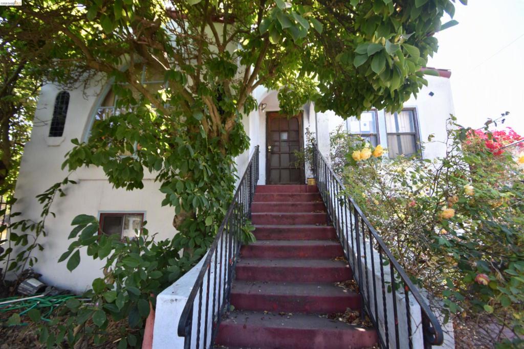 1922 Fairview St Property Photo 1
