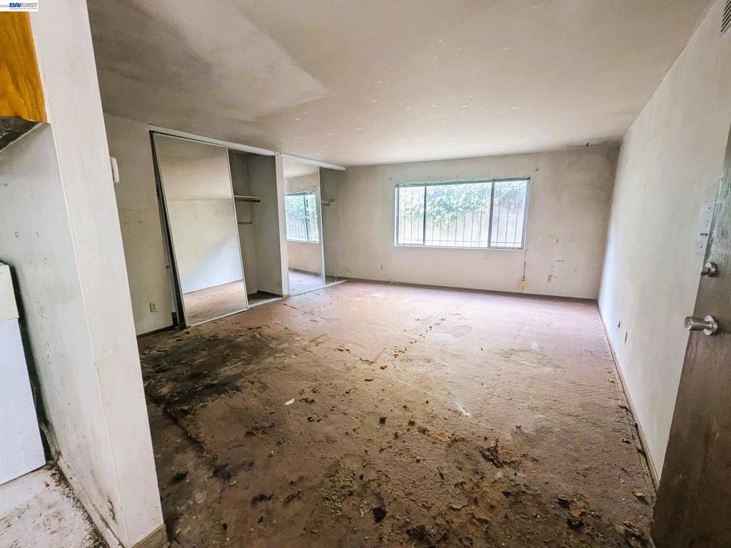 3877 Howe St 107 Property Photo 8