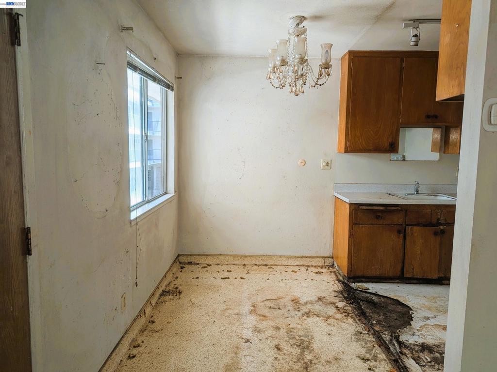 3877 Howe St 107 Property Photo 10