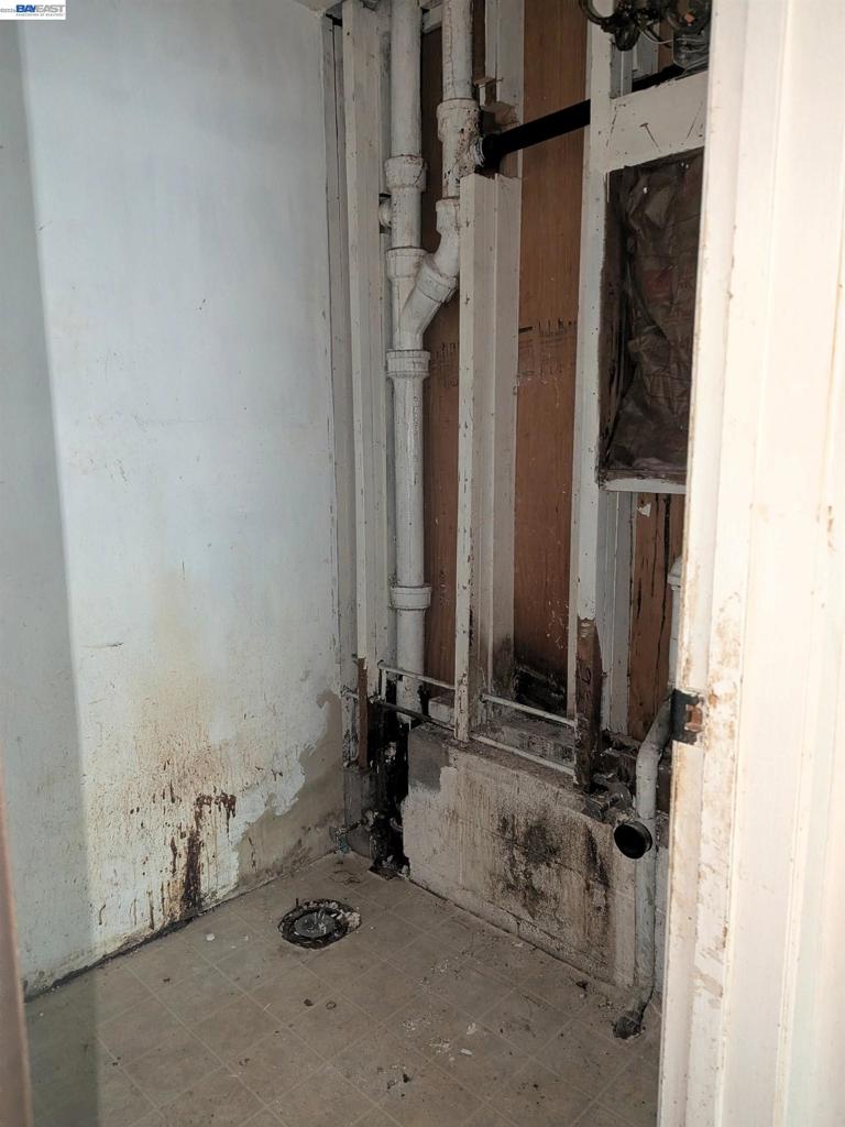 3877 Howe St 107 Property Photo 13