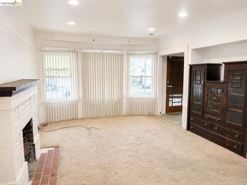 1315 84th Ave Property Photo 3