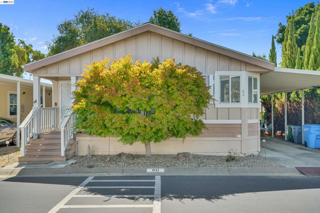 60 Palm Dr Property Photo 1