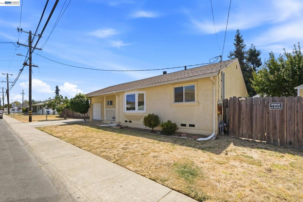32235 Pulaski Dr Property Photo 4