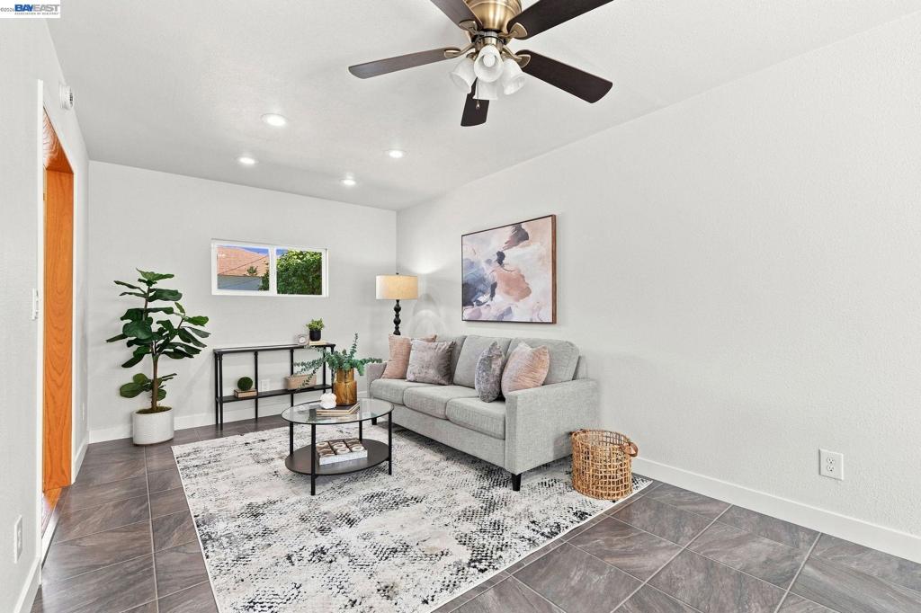 32235 Pulaski Dr Property Photo 13