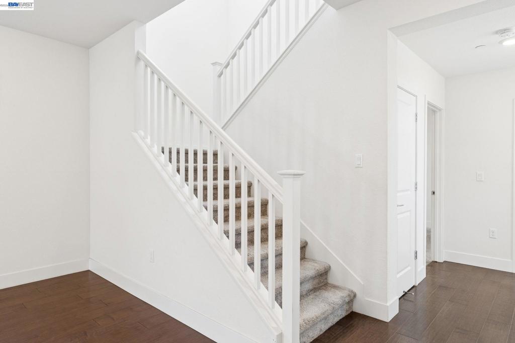 2107 Daimler St Property Photo 13