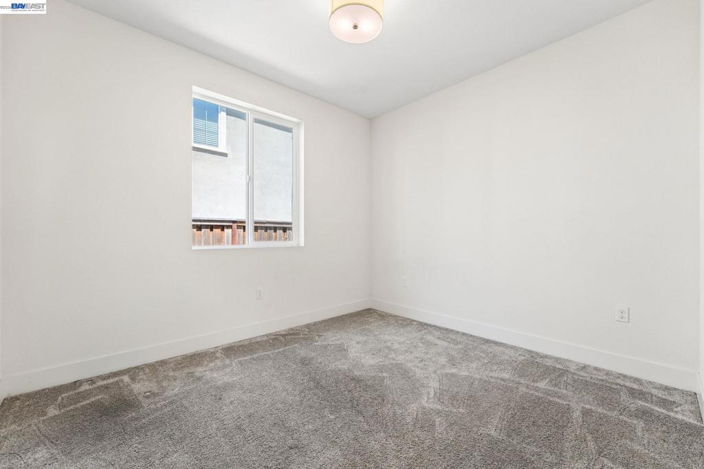 2107 Daimler St Property Photo 14