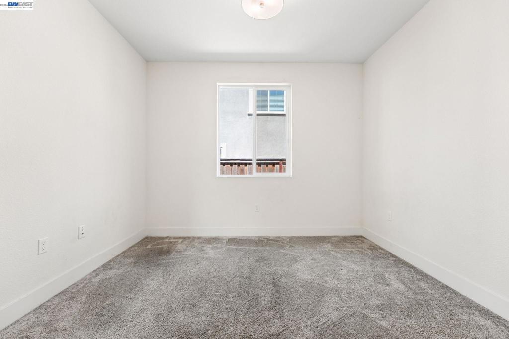2107 Daimler St Property Photo 15