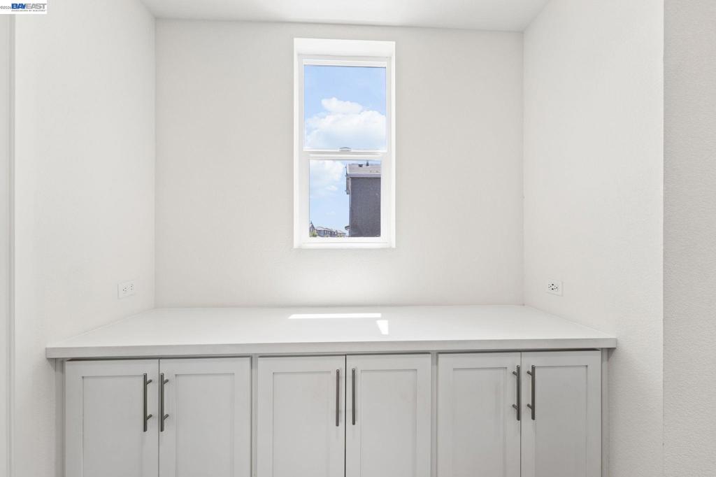 2107 Daimler St Property Photo 17