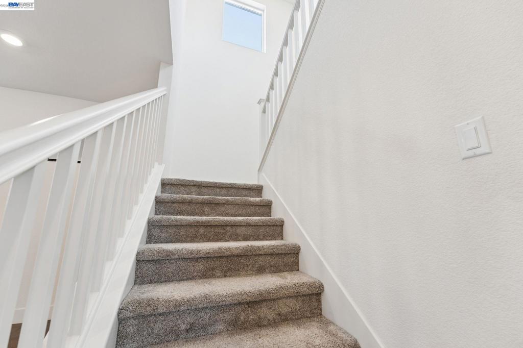 2107 Daimler St Property Photo 18
