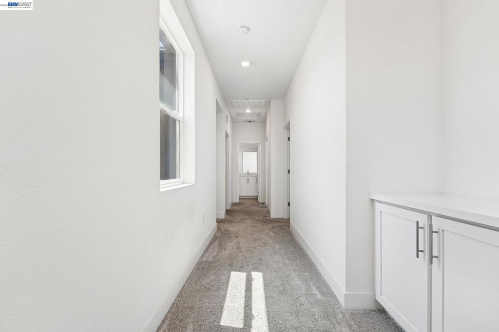 2107 Daimler St Property Photo 19