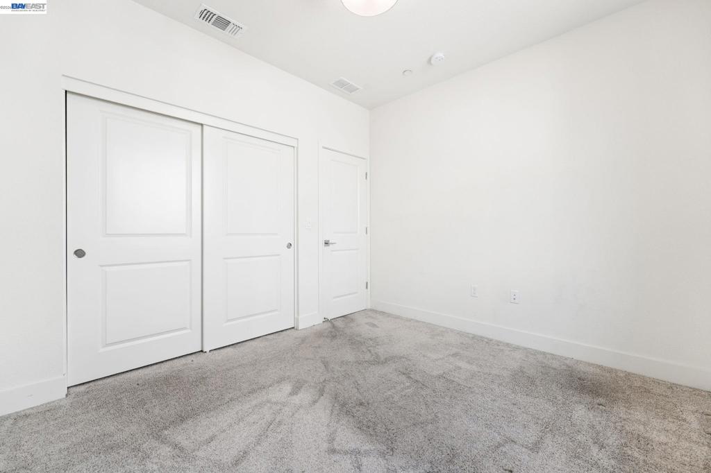 2107 Daimler St Property Photo 23