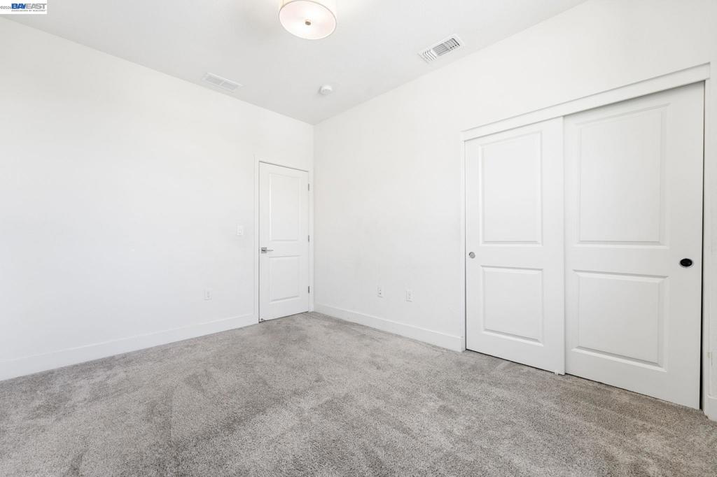 2107 Daimler St Property Photo 24