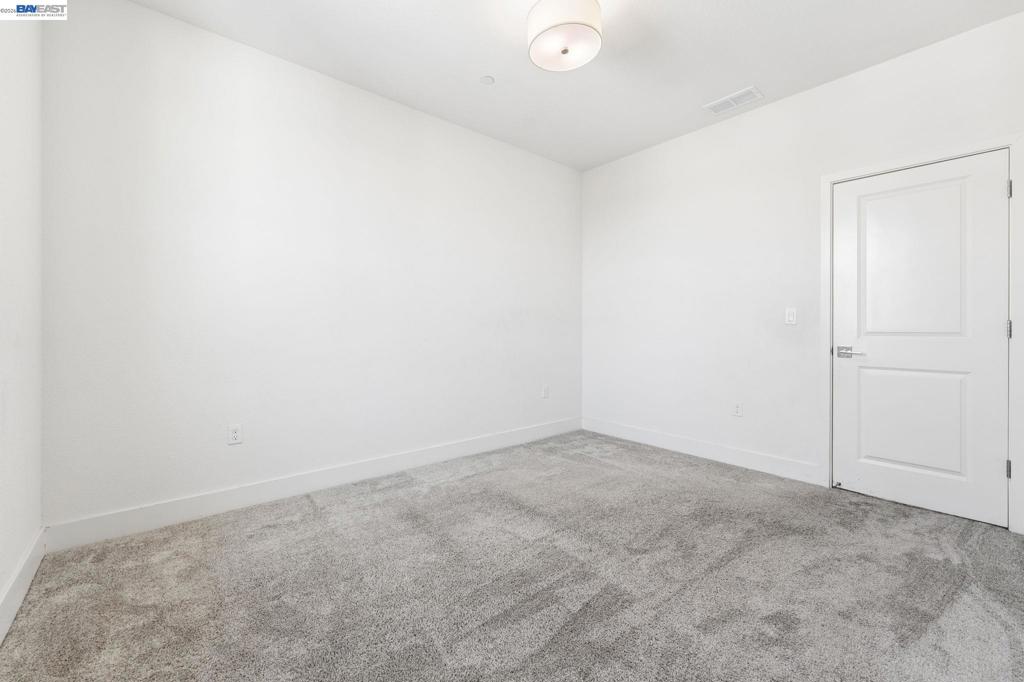 2107 Daimler St Property Photo 25
