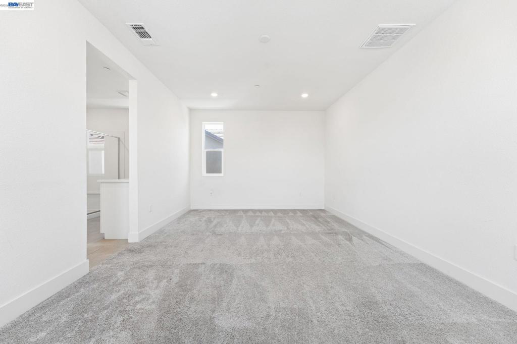 2107 Daimler St Property Photo 27