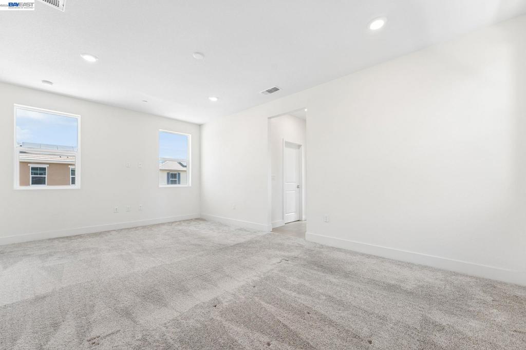 2107 Daimler St Property Photo 29
