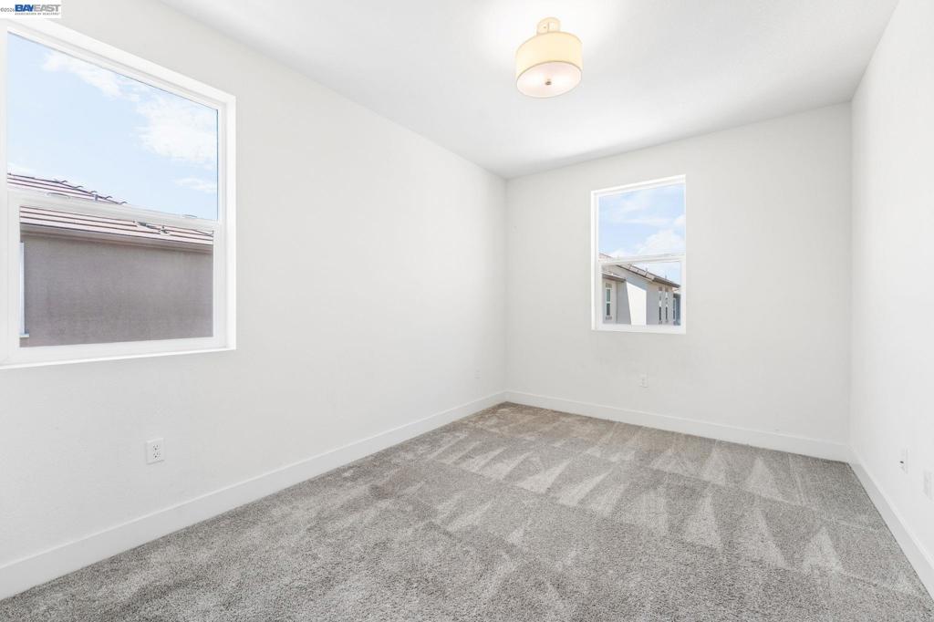 2107 Daimler St Property Photo 36