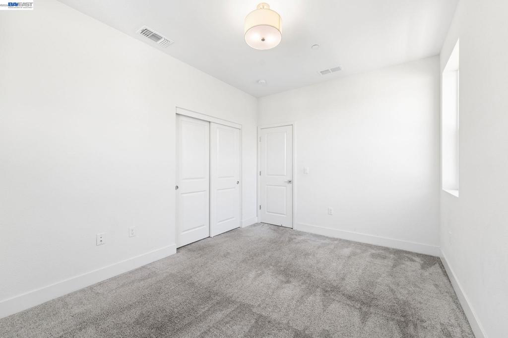 2107 Daimler St Property Photo 37