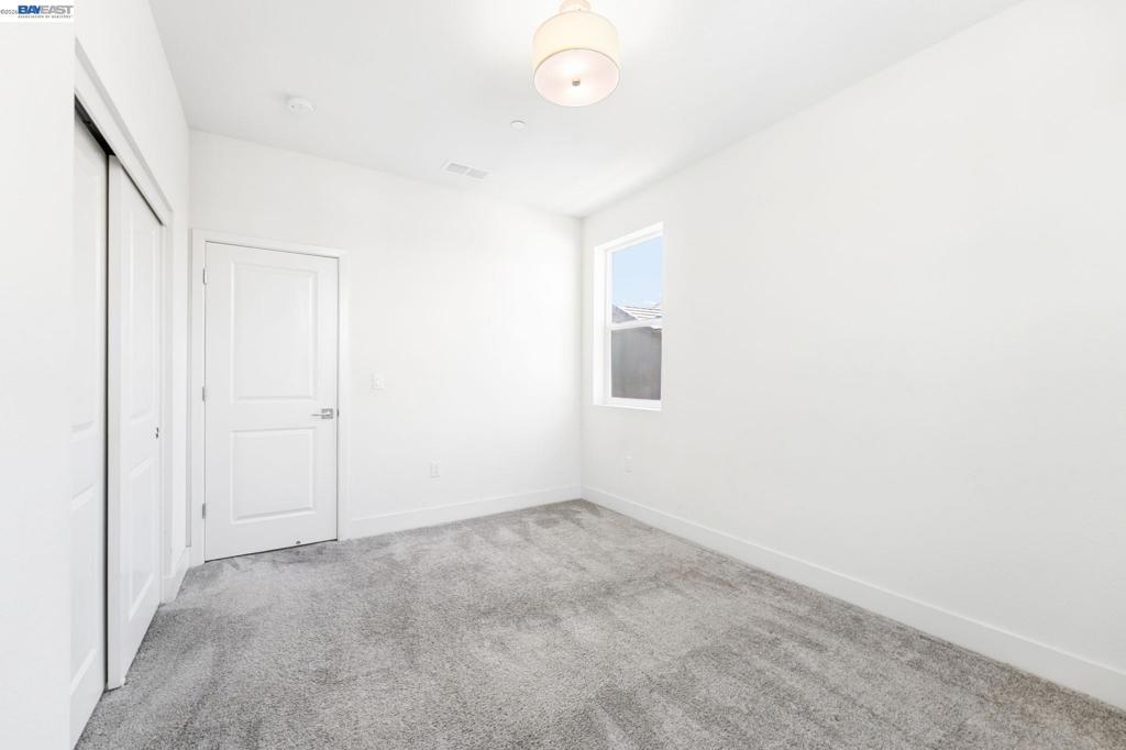 2107 Daimler St Property Photo 38