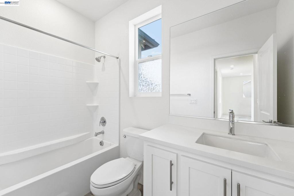 2107 Daimler St Property Photo 39