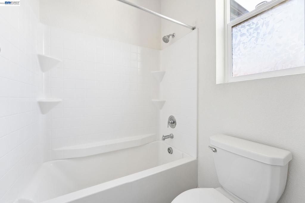 2107 Daimler St Property Photo 40