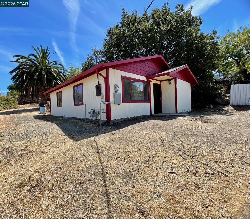 1119 Warren Ave Property Photo 3
