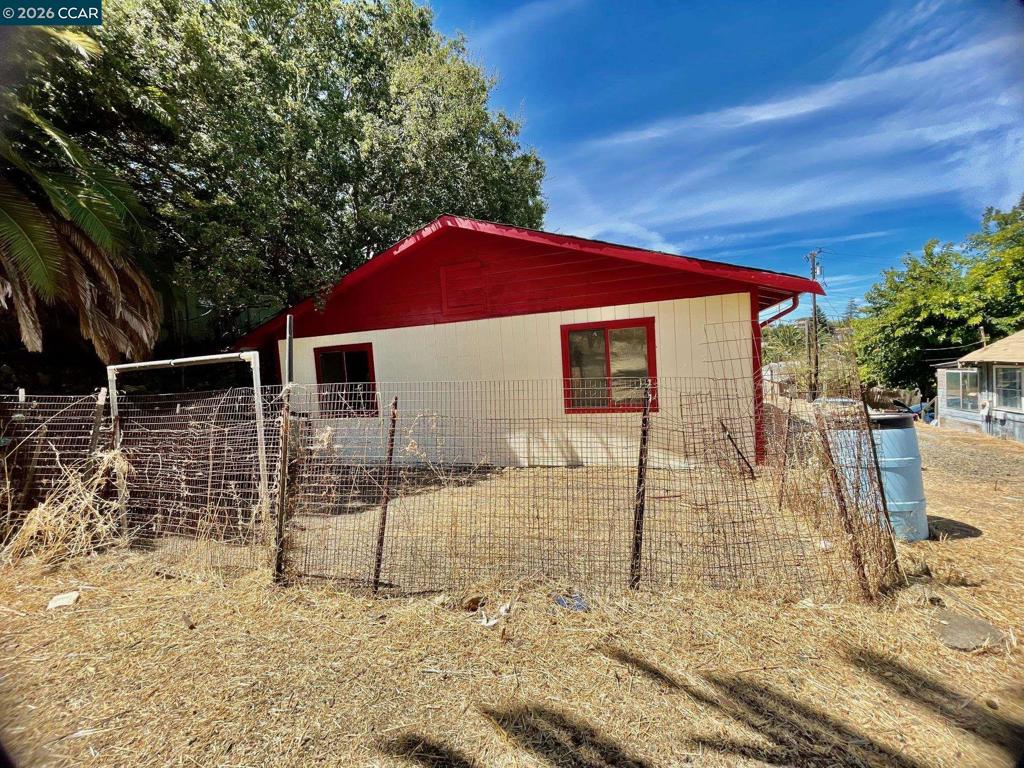 1119 Warren Ave Property Photo 5