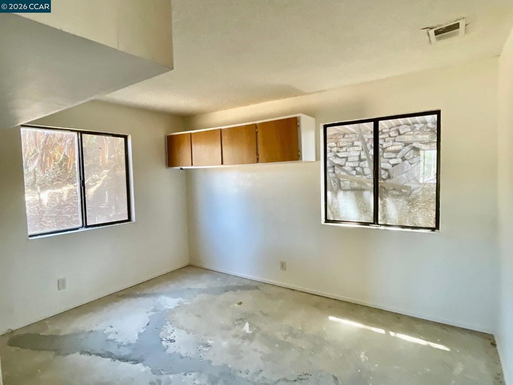 1119 Warren Ave Property Photo 18