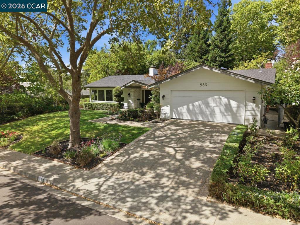 559 Old Orchard Dr Property Photo 2